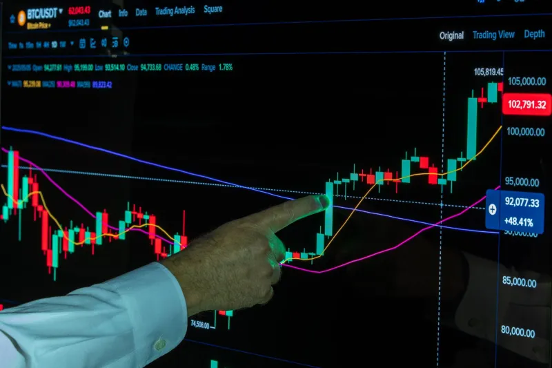 Profiting from Chaos: How Sophisticated US Traders Monetize Crypto Volatility Instead of Fearing It
